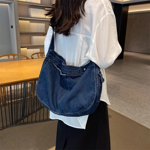 Sac Messager Hobo en Denim à Grande Capacité pour Femmes Surpiqûres Contrastées Bandoulière Réglable Casual Streetwear Denim Délavé