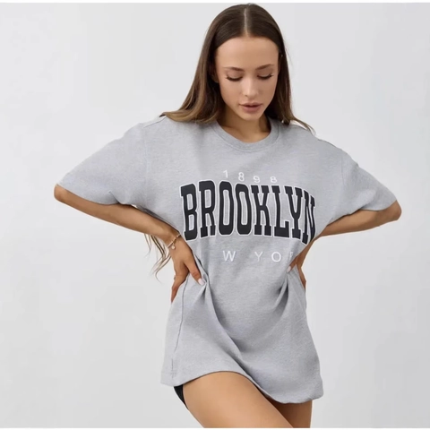 Maglietta da Donna in Puro Cotone Oversize Casual Stampa Brooklyn 1898 Manica Corta Girocollo Lunga Media Graphic Tee
