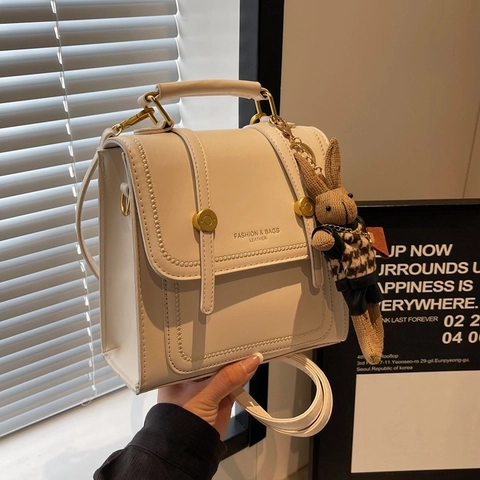 Retro Damen PU-Leder Rucksack Elegant Kontrastnähte Multifunktionale Handtasche Quadratische Beuteltasche Mit Hasenanhänger Für Schüler