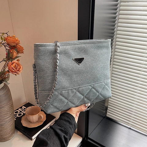 Fashion PU Leather Diamond Lattice Crossbody Bag With Chain Strap Triangle Logo Quilted Shoulder Bag For Women Daily Use