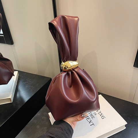 Borsa a Secchiello Increspata in Pelle PU Donna Con Anello in Metallo Elegante Cloud Tote Bag per Street Style Quotidiano
