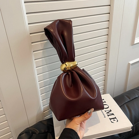 Borsa a Secchiello Increspata in Pelle PU Donna Con Anello in Metallo Elegante Cloud Tote Bag per Street Style Quotidiano