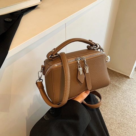 Women Pebbled PU Leather Handbag Stylish Square Box Crossbody Bag With Silver Ball Pendant Daily Shoulder Bag Streetwear
