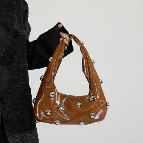 Borsa Sottobraccio in Pelle PU da Donna Moda Grande Capacità Sfera in Metallo Argento Borchiata Plissettata Hobo Borsa a Spalla Pendolare