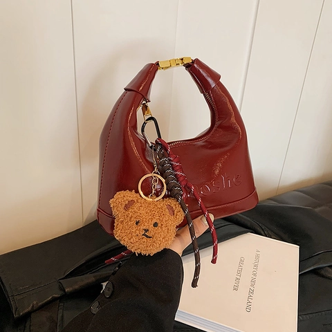 Sac Hobo Vintage en Similicuir pour Femme Sac à Épaule Demi-lune Rétro Avec Charm Ours Mignon Gland Tissé Sac à Main Quotidien Élégant