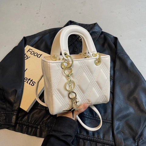 Europese Mode PU Lederen Gewatteerde Handtas Chic Diamant Rooster Vrouwen Crossbody Tas Met Ster Hanger Top Handle Satchel