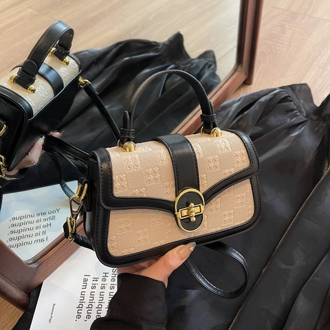 Fashion PU Leather Checkered Embossed Crossbody Bag For Women Vintage Small Square Shoulder Bag Metallic Lock Handbag Purse