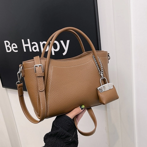 Women Large Capacity PU Leather Bucket Bag Fashion Contrast Stitching Shoulder Crossbody Bag With Mini Pouch Pendant