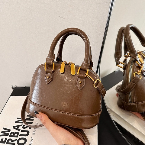 Bolso de Mano Retro de Cuero PU con Forma de Concha para Mujer Bolso Bandolera con Colgante de Corazón Herrajes Dorados Ajustable
