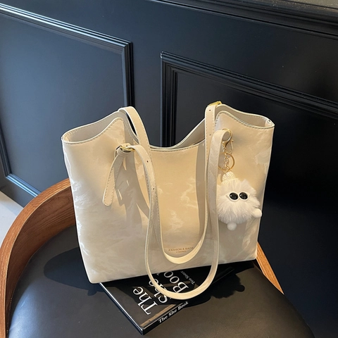 Borsa Tote in Pelle PU con Motivo Marmo di Grande Capacità per Donna Borsa a Tracolla Versatile Pendolare con Charm in Peluche