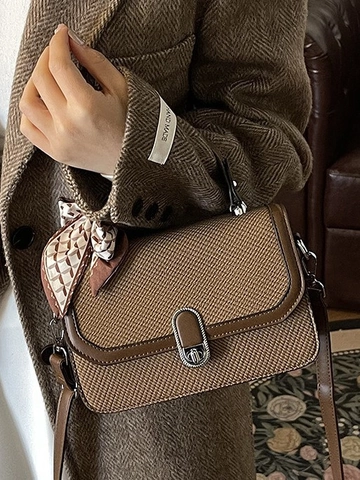 Mode Retro Geweven Textuur PU Leer Handtas Met Satijnen Sjaal Voor Vrouwen Slot Sluiting Schoudertas Elegante Tas