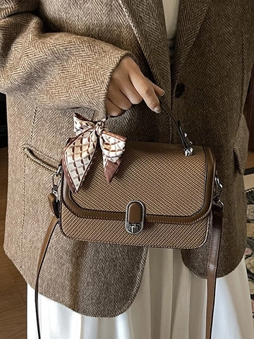 Mode Retro Geweven Textuur PU Leer Handtas Met Satijnen Sjaal Voor Vrouwen Slot Sluiting Schoudertas Elegante Tas
