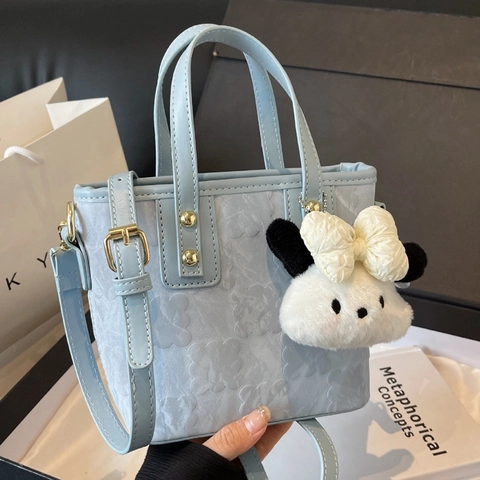 Petit Sac Cabas Tendance pour Femmes Gaufré 3D à Fleurs en Cuir PU Sac à Bandoulière Chic Avec Pendentif en Peluche Été