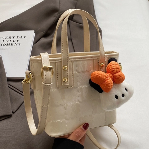 Petit Sac Cabas Tendance pour Femmes Gaufré 3D à Fleurs en Cuir PU Sac à Bandoulière Chic Avec Pendentif en Peluche Été