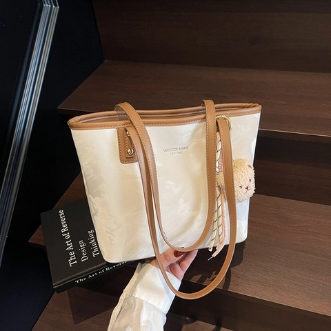 Sac Tote en Cuir PU Grande Capacité Minimaliste pour Femme Motif Marbre Sac à Épaule Avec Pendentif Ours