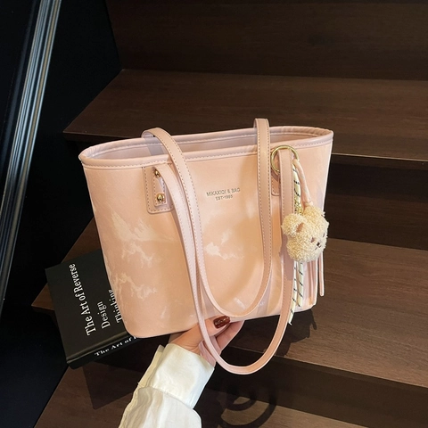 Sac Tote en Cuir PU Grande Capacité Minimaliste pour Femme Motif Marbre Sac à Épaule Avec Pendentif Ours