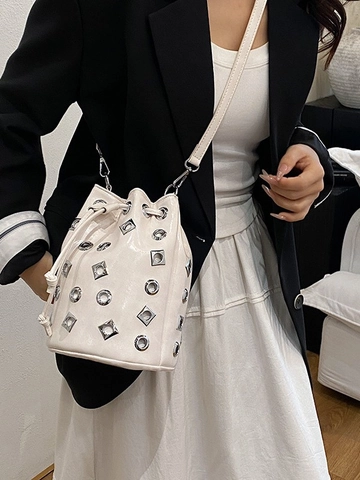 Fashion Große Kapazität PU Leder Beuteltasche Für Damen Metallösen Nieten Hohl Kordelzug Schulter Umhängetasche
