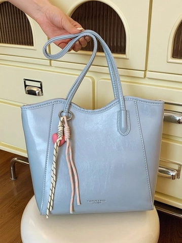 Borsa Tote in Pelle PU di Grande Capacità Minimalista Urbana per Donna Borsa a Tracolla Versatile per Pendolari Con Ciondolo a Cuore