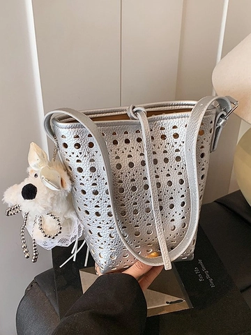 Γυναικεία Μοντέρνα Τσάντα Bucket Διάτρητη Laser Cut Mini Τσάντα Ώμου από Δέρμα PU με Λούτρινο Μενταγιόν