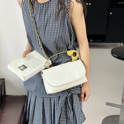 Women Stylish PU Leather Crossbody Bag Unique Giant Safety Pin Handle Chain Shoulder Bag Minimalist Small Square Purse