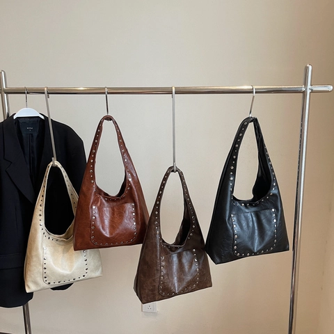 Sac à Épaule en Cuir PU Vintage pour Femmes Décoration de Rivets Grande Capacité Sac Hobo Fourre-tout Style Wasteland Sac Sous le Bras