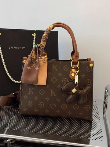 Mode PU Leder Monogramm Tote Bag Für Damen Vintage Genähte Handtasche Mit Seidenschal Und Anhänger Luxus Umhängetasche
