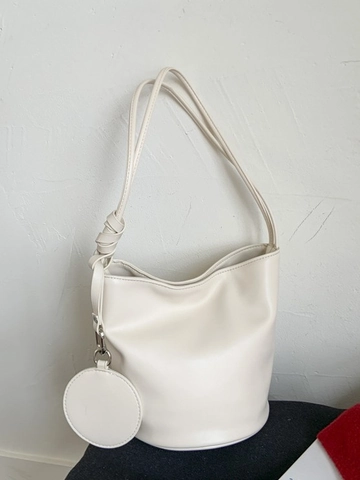 Bolso Cubo de Cuero PU para Mujer Correa de Hombro Anudada Minimalista Color Sólido Bolso de Hombro Con Colgante Circular