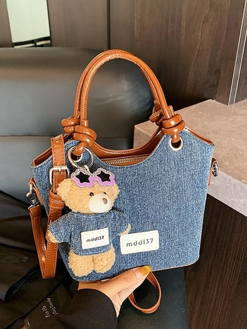 Bolso de Cubo de Mezclilla de Moda para Mujer Color de Contraste Costuras de Cuero PU Bolso de Hombro con Colgante de Oso