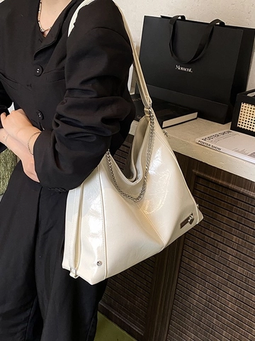 Glänzende PU Leder Große Kapazität Tote Bag Für Damen Vintage Schultertasche Mit Silberner Kette Herzanhänger Mode Pendeln Handtasche