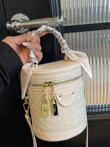 Sac Seau Cylindrique à Treillis Mode Femmes en Similicuir PU Tissage Sac à Bandoulière Avec Décoration Foulard en Soie Poignée