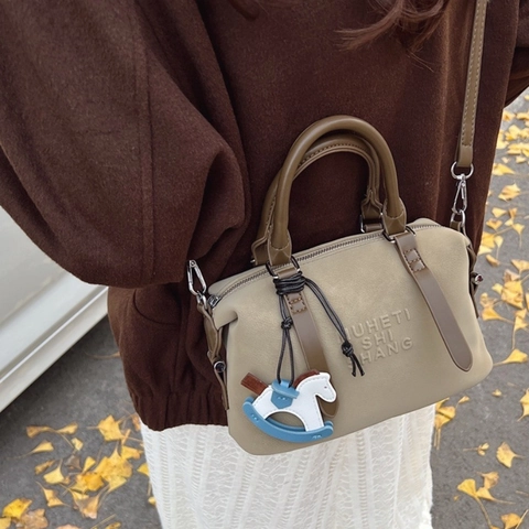 Borsa a Mano Boston Pillow in Pelle PU Retro Donna Con Ciondolo a Cavallo Tracolla Regolabile Borsa a Spalla Vintage