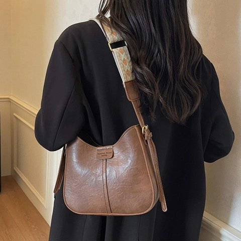 Vintage PU Leder Schultertasche Für Damen Retro Hobo Beuteltasche Mit Geometrischem Breitgurt Minimalistische Täglich Pendeln Umhängetasche