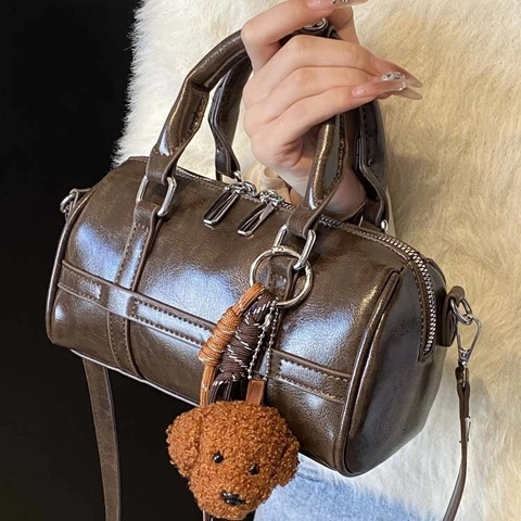 Vintage Women PU Leather Boston Bag Fashion Solid Color Cylinder Handbag With Cute Plush Dog Pendant Dual Zipper Shoulder Bag