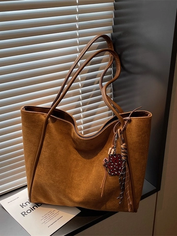 Vintage Minimalist Large Capacity Synthetic Suede Tote Bag Women Retro Commuter Shoulder Bag With Bear Charm Solid Color Handbag