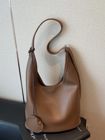 Sac Seau Rétro Femme en Cuir PU Grande Capacité Motif Litchi Sac à Bandoulière Hobo Sac à Main Avec Pendentif