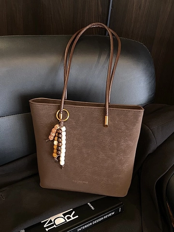 Vintage PU Leather Large Capacity Tote Bag For Women With Beaded Pendant Fashion Commuting Shoulder Bag Solid Color Casual Handbag