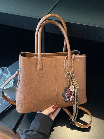 Sac Fourre-tout Femme Grande Capacité Grain de Litchi Sac à Main en Cuir PU Avec Charme d'Ours Mode Navette