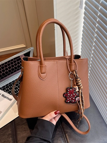 Sac Fourre-tout Femme Grande Capacité Grain de Litchi Sac à Main en Cuir PU Avec Charme d'Ours Mode Navette
