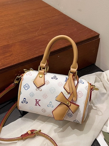 Borsa Boston da Donna Retro Monogramma in Pelle PU Borsa a Mano Cilindrica Con Ciondolo a Fiocco Tracolla per Uso Quotidiano