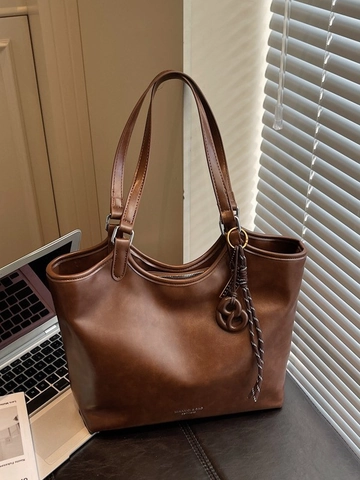 Sac Cabas Femme en Cuir PU Grande Capacité Style de Rue Navette Sac à Épaule Avec Pendentif Sac à Main Quotidien