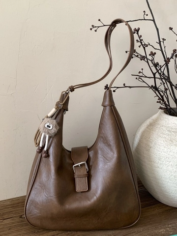 Bolso de Hombro de Cuero PU Retro de Gran Capacidad para Mujer Moda de Color Sólido Bolso Tote Hobo Con Amuleto de Peluche