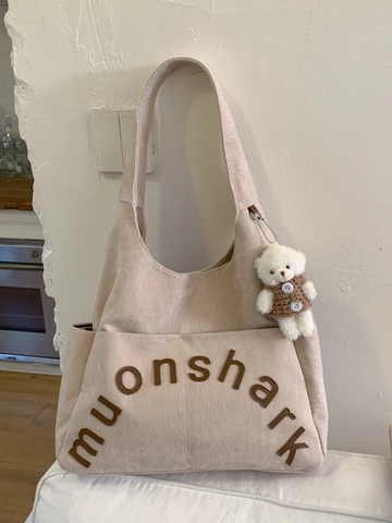 Damen Große Kapazität Cord-Textur Tragetasche Mit Bärenanhänger Bestickter Buchstabe Einzelne Umhängetasche Lässige Handtasche