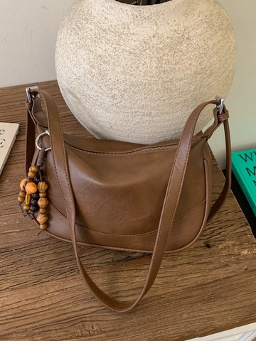 Bolso de Hombro Hobo de Cuero PU Retro para Mujer Bolso de Gran Capacidad Con Colgante de Cuentas de Madera Moda
