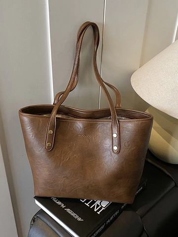 Fashion Large Capacity PU Leather Tote Bag For Women Urban Minimalist Commuter Shoulder Bucket Bag With Metal Rivets Decor