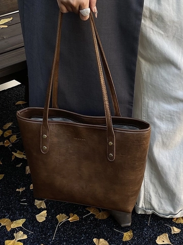 Fashion Large Capacity PU Leather Tote Bag For Women Urban Minimalist Commuter Shoulder Bucket Bag With Metal Rivets Decor
