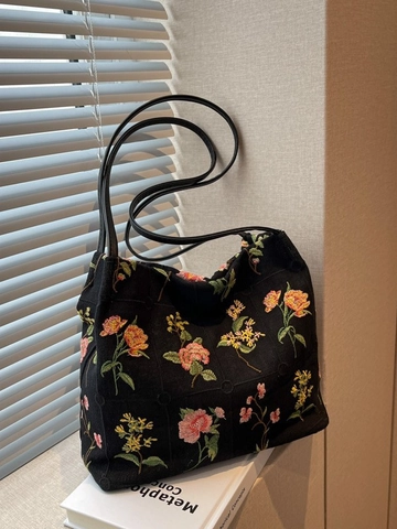 Vintage Women Floral Embroidery Shoulder Bag Large Capacity Nylon Tote Bag Aesthetic Commuter Daily Handbag Black Bag