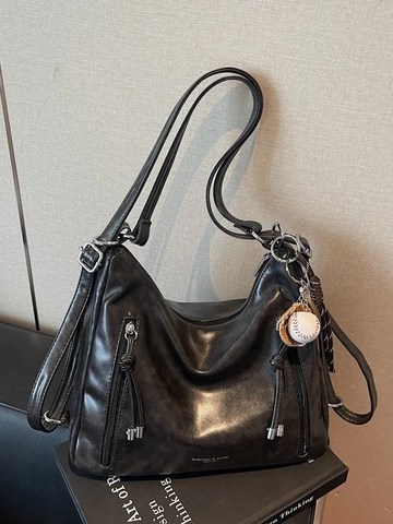 Borsa Tote in Pelle PU Grande Capacità Retrò per Donna Borsa a Tracolla alla Moda con Ciondolo da Baseball Borsa da Pendolare Versatile