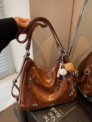 Borsa Tote in Pelle PU Grande Capacità Retrò per Donna Borsa a Tracolla alla Moda con Ciondolo da Baseball Borsa da Pendolare Versatile