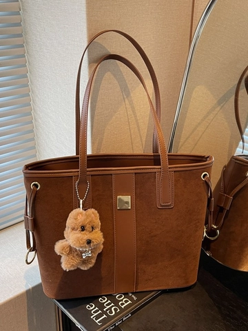 Retro Damen PU Leder Große Kapazität Tote Bag Mattierte Textur Pendler Umhängetasche Mit Plüschbär Anhänger Lässige Handtasche