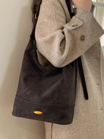 Borsa a Secchiello in Camoscio Vintage per Donna Borsa a Tracolla Hobo Retro Grande Capacità Tote Minimalista con Decorazione in Metallo